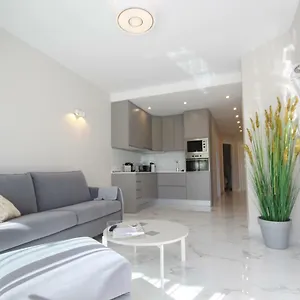 Luxury In First Line With Pool Apartment